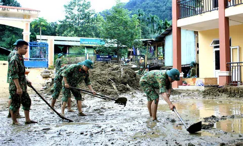 Quân khu 5 tăng cường lực lượng hỗ trợ đồng bào Trà Leng khắc phục hậu quả bão lũ